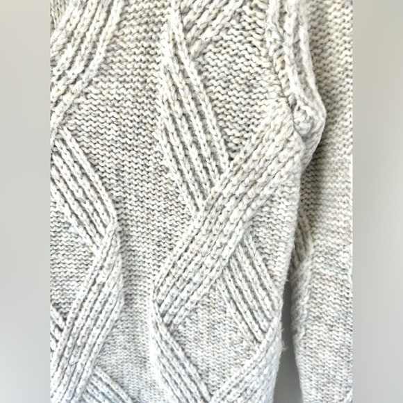 PURE Collection Cable Knit V-Neck Wool & Alpaca Blend Sweater Size 2 - Picture 6 of 11